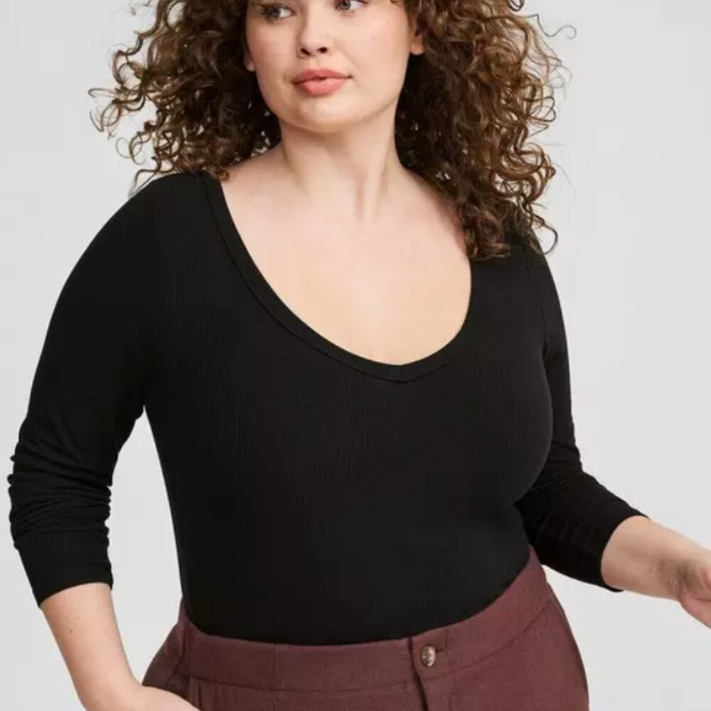 TORRID Ribbed V-Neck Top - Picture 2 of 3